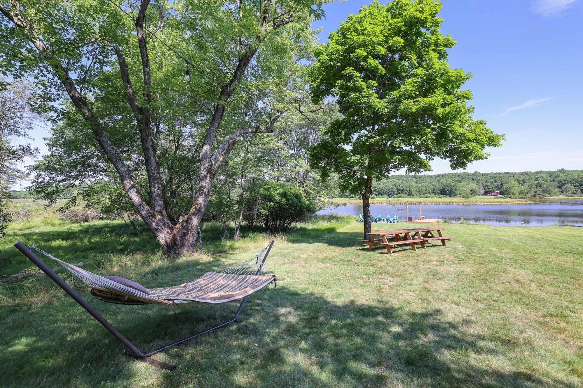 Poconos Brand New Lakefront Oasis 1 Acre, Hottub Gameroom Firepits Talk About Privacy Albrightsville エクステリア 写真