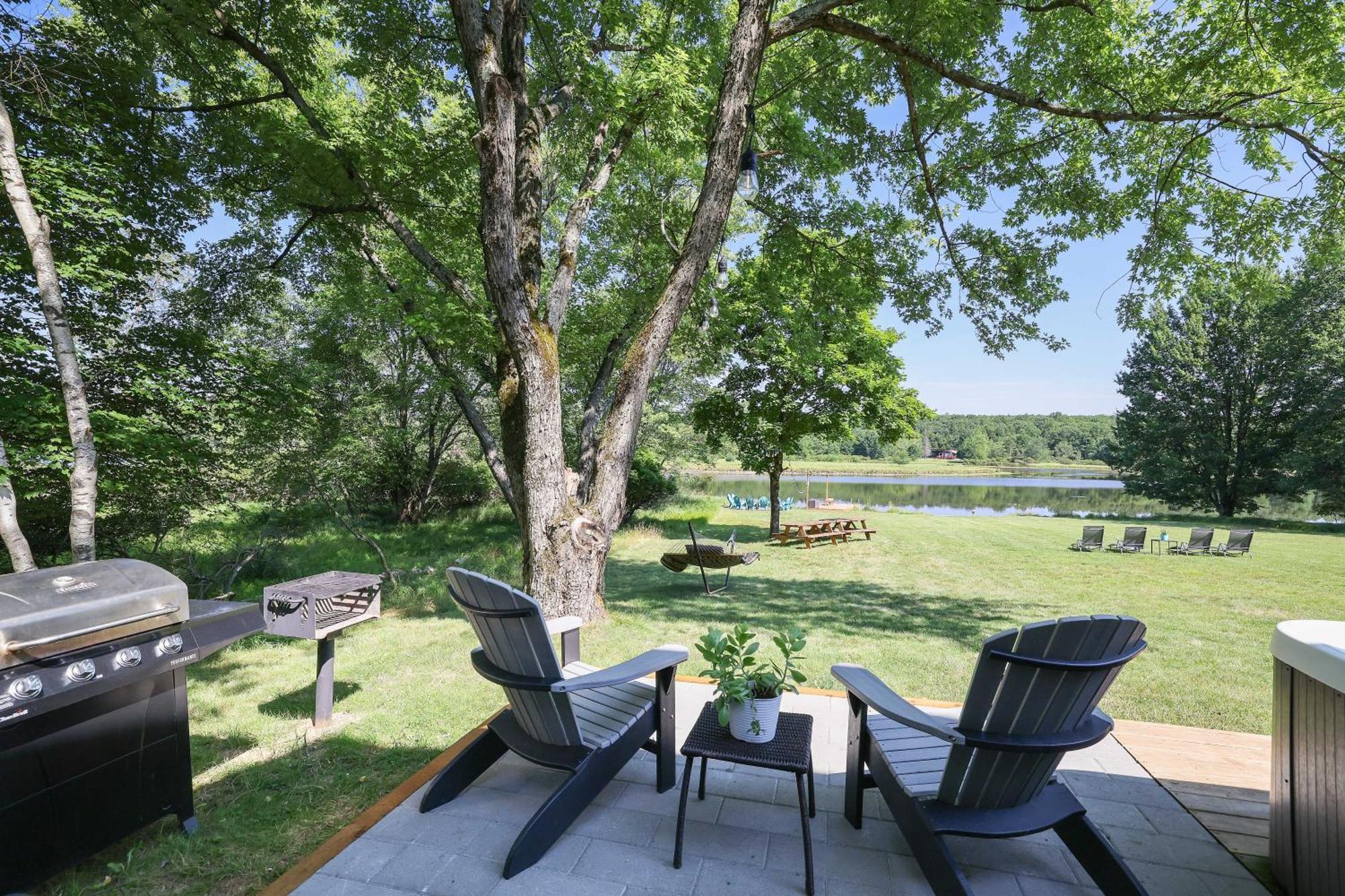 Poconos Brand New Lakefront Oasis 1 Acre, Hottub Gameroom Firepits Talk About Privacy Albrightsville エクステリア 写真