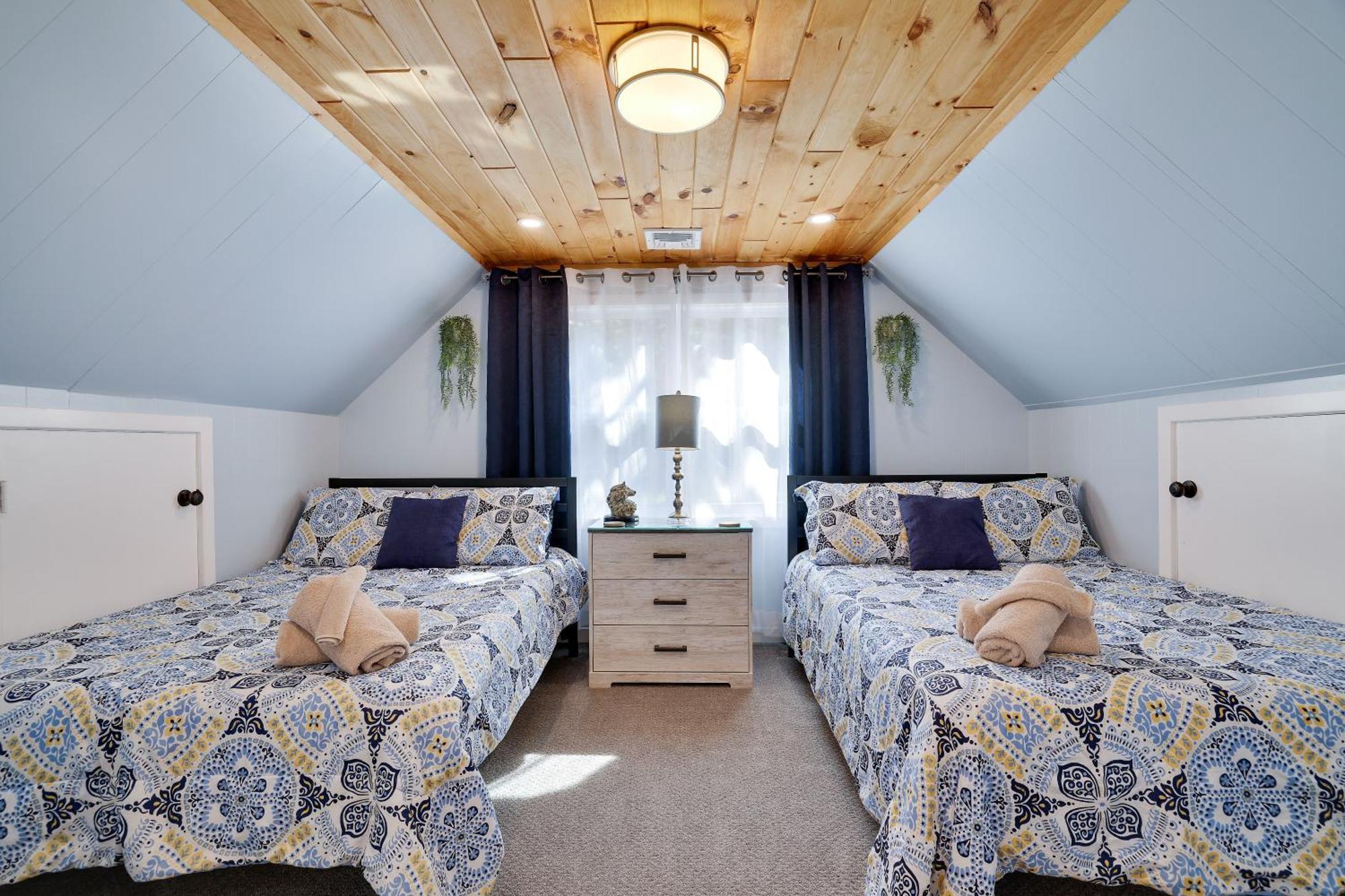 Poconos Brand New Lakefront Oasis 1 Acre, Hottub Gameroom Firepits Talk About Privacy Albrightsville エクステリア 写真
