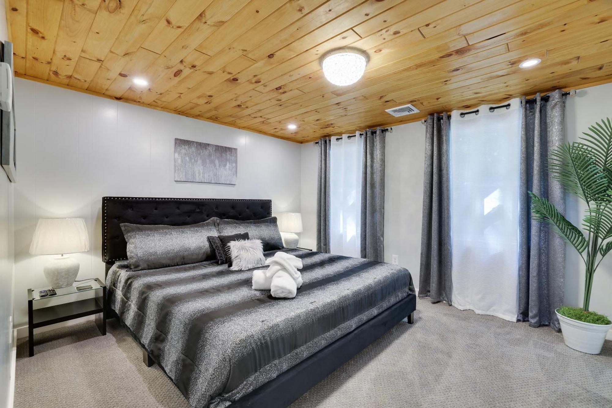 Poconos Brand New Lakefront Oasis 1 Acre, Hottub Gameroom Firepits Talk About Privacy Albrightsville エクステリア 写真