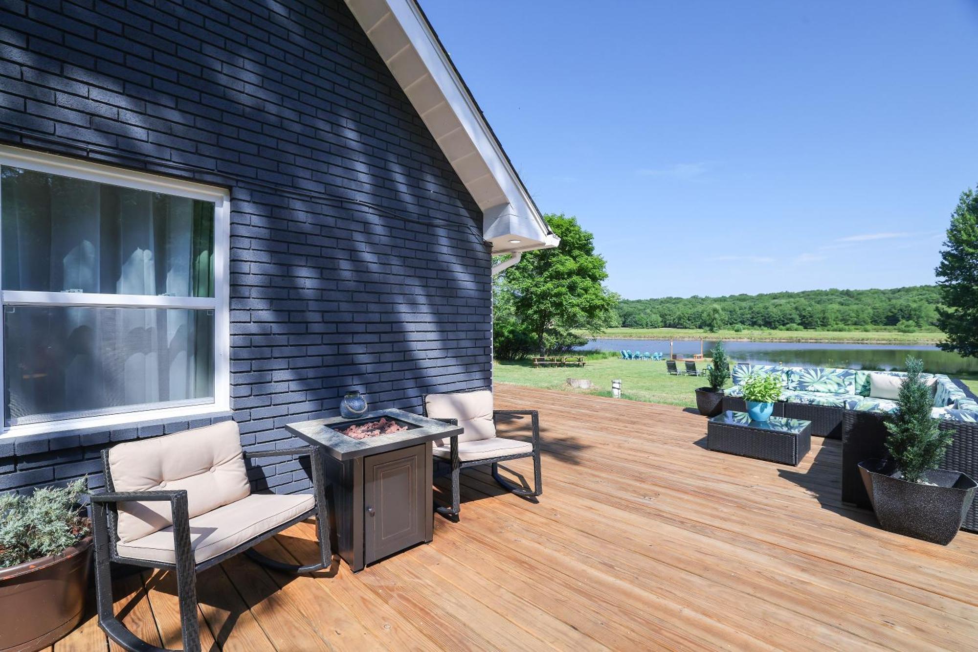 Poconos Brand New Lakefront Oasis 1 Acre, Hottub Gameroom Firepits Talk About Privacy Albrightsville エクステリア 写真