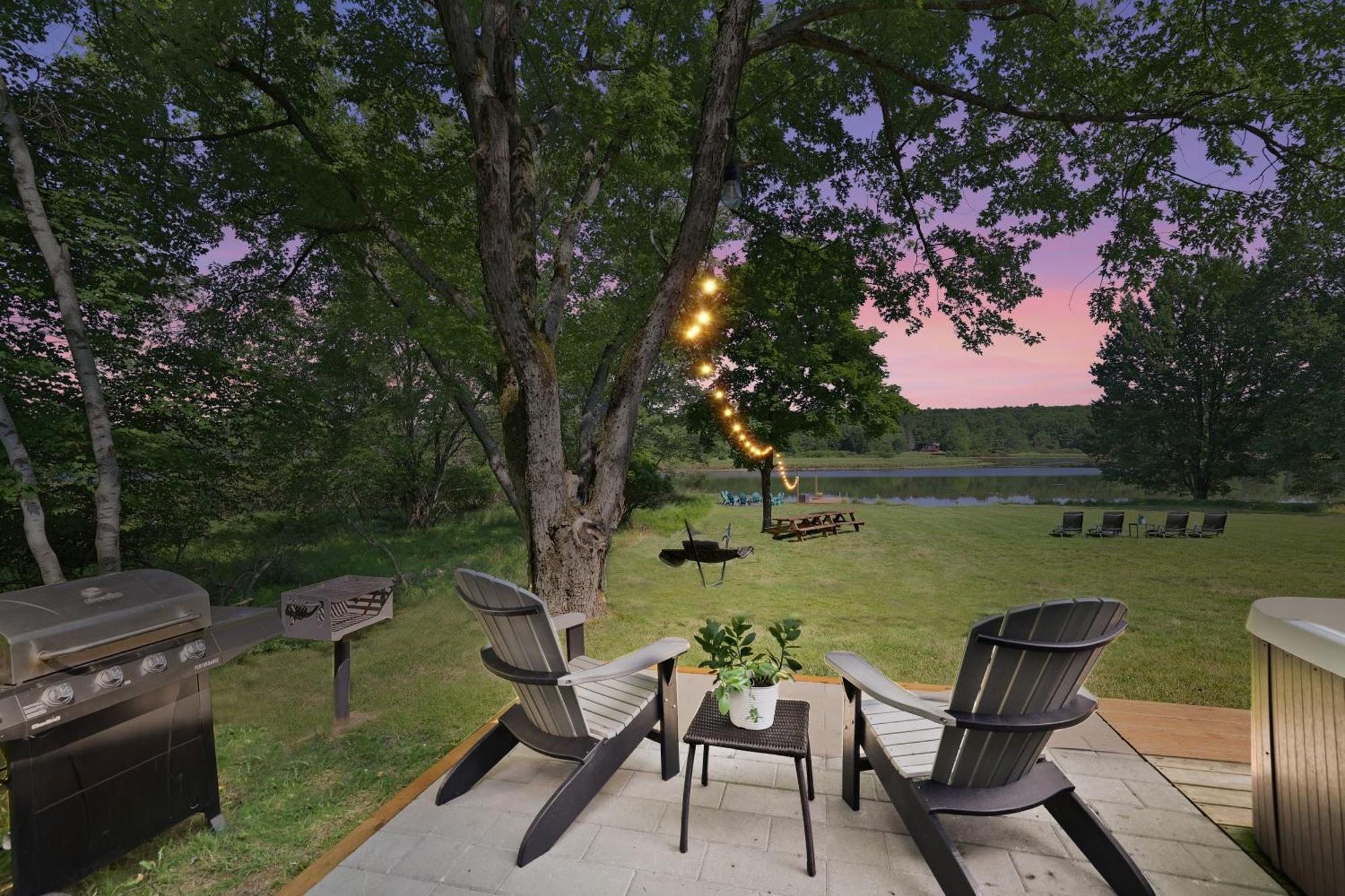 Poconos Brand New Lakefront Oasis 1 Acre, Hottub Gameroom Firepits Talk About Privacy Albrightsville エクステリア 写真