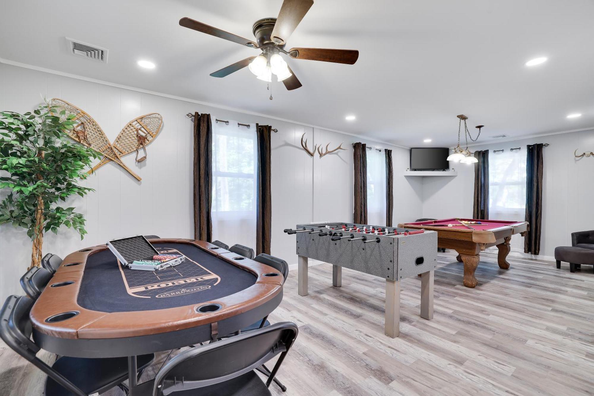 Poconos Brand New Lakefront Oasis 1 Acre, Hottub Gameroom Firepits Talk About Privacy Albrightsville エクステリア 写真
